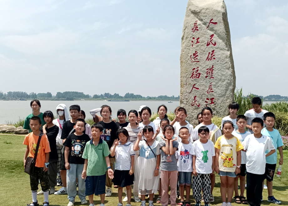 吉祥体育（中国）有限公司华东新能源汽车公司助力脱贫村儿童开展游学活动